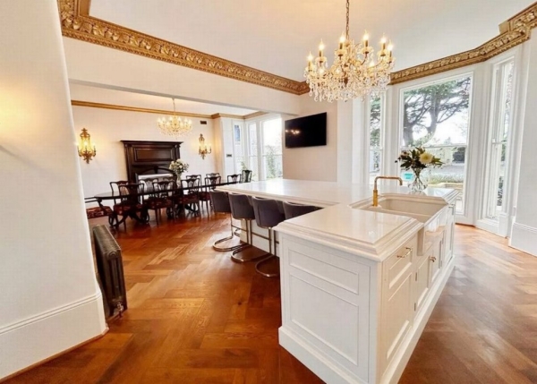 Женщина «выиграла» в лотерею дом стоимостью $2,5 миллиона, но получила от организаторов всего $6,2 тысячи. Все по правилам Женщина «выиграла» в лотерею дом стоимостью $2,5 миллиона, но получила от организаторов всего $6,2 тысячи. Все по правилам