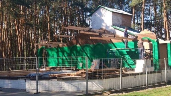 В Бресте в Парке воинов-интернационалистов идет капремонт сцены В Бресте в Парке воинов-интернационалистов идет капремонт сцены