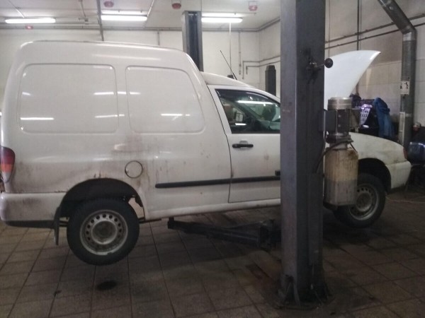 Клиент: «Так починили машину, что я мог разбиться». СТО: «Мы гаражными методами не работаем!» Клиент: «Так починили машину, что я мог разбиться». СТО: «Мы гаражными методами не работаем!»