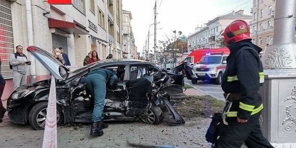 Камера засняла момент аварии с Jaguar в Гомеле. Водителя осудили Камера засняла момент аварии с Jaguar в Гомеле. Водителя осудили