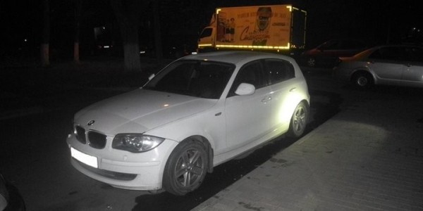 Мужчина гулял по району и поджигал машины. Если не горели — возвращался и вновь поджигал Мужчина гулял по району и поджигал машины. Если не горели — возвращался и вновь поджигал