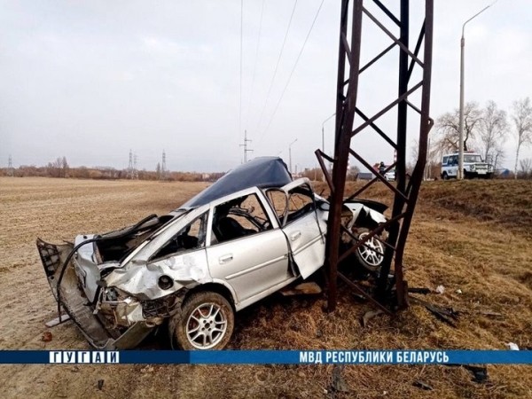 Под Гомелем пьяный бесправник врезался в опору ЛЭП — три человека в реанимации Под Гомелем пьяный бесправник врезался в опору ЛЭП — три человека в реанимации