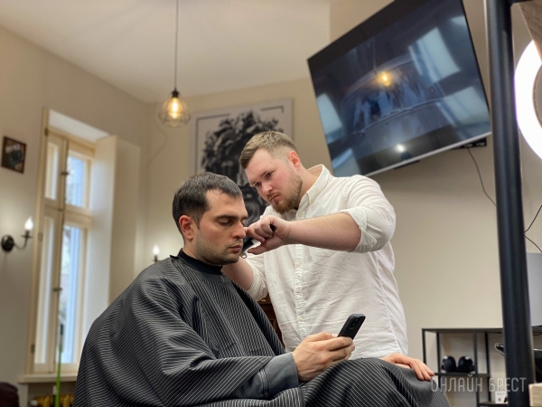 В новом барбершопе «Gartem» на Карла Маркса стильно преображают, дарят скидку, угощают кофе и предлагают сыграть в Play Station В новом барбершопе «Gartem» на Карла Маркса стильно преображают, дарят скидку, угощают кофе и предлагают сыграть в Play Station