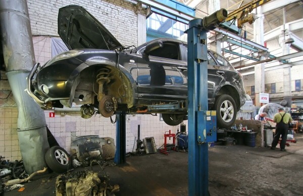 Клиент: «Так починили машину, что я мог разбиться». СТО: «Мы гаражными методами не работаем!» Клиент: «Так починили машину, что я мог разбиться». СТО: «Мы гаражными методами не работаем!»