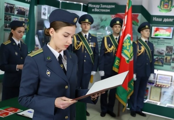 Молодые сотрудники Брестской таможни принесли присягу