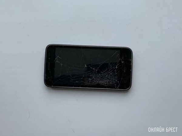 Вы еще храните у себя дома старые телефоны? Почему это может быть опасно