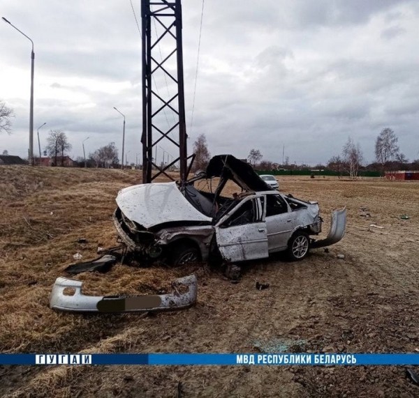 Под Гомелем пьяный бесправник врезался в опору ЛЭП — три человека в реанимации Под Гомелем пьяный бесправник врезался в опору ЛЭП — три человека в реанимации