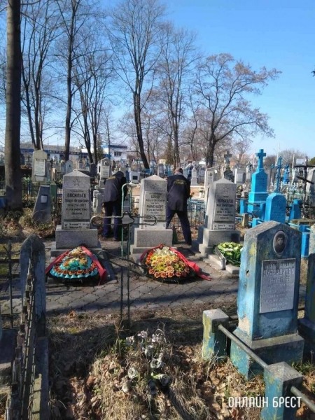 В Бресте приводят в порядок кладбища В Бресте приводят в порядок кладбища