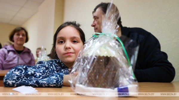 Три истории о вере в чудо и людей: брестчане поздравили украинских беженцев с Пасхой Три истории о вере в чудо и людей: брестчане поздравили украинских беженцев с Пасхой