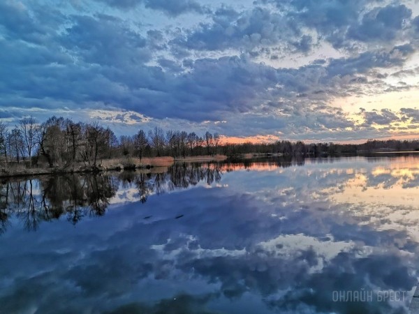 Читатель: Набережная Бреста. Фото сделаны вчера перед грозой
             
                Читатель: Набережная Бреста. Фото сделаны вчера перед грозой