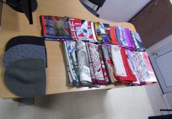 Случай на границе в Бресте: женщина планировала провезти брендовую одежду и парфюмерию на сумму более 70 тысяч белорусских рублей Случай на границе в Бресте: женщина планировала провезти брендовую одежду и парфюмерию на сумму более 70 тысяч белорусских рублей