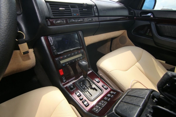 «После $30 000 вложения перестал считать». Пообщались с владельцами старых Mercedes