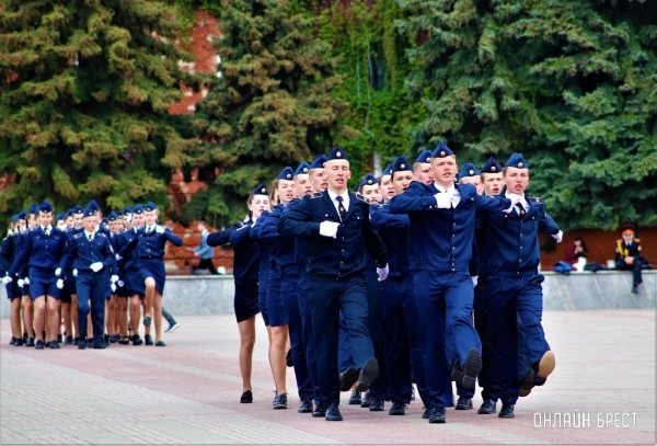 Читатель: Городской смотр строя и песни в Брестской крепости - https://onlinebrest.by/publikacii/chitatel-gorodskoy-smotr-stroya-i-pesni-v-brestskoy-kreposti.html
             
                Читатель: Городской смотр строя и песни в Брестской крепости - https://onlinebrest.by/publikacii/chitatel-gorodskoy-smotr-stroya-i-pesni-v-brestskoy-kreposti.html