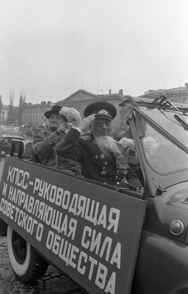 Первомайская демонстрация в Бресте, начало 80-х гг
             
                Первомайская демонстрация в Бресте, начало 80-х гг