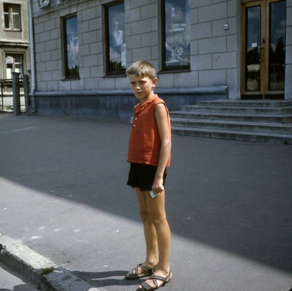 У гостиницы «Буг». Брест, 1968 год
             
                У гостиницы «Буг». Брест, 1968 год