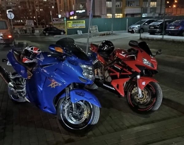 Знакомые погибшего мотоциклиста: Дима поменял байк в этом сезоне, у него осталось трое детей и жена Знакомые погибшего мотоциклиста: Дима поменял байк в этом сезоне, у него осталось трое детей и жена