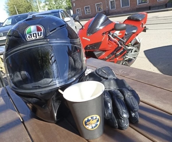 Знакомые погибшего мотоциклиста: Дима поменял байк в этом сезоне, у него осталось трое детей и жена Знакомые погибшего мотоциклиста: Дима поменял байк в этом сезоне, у него осталось трое детей и жена