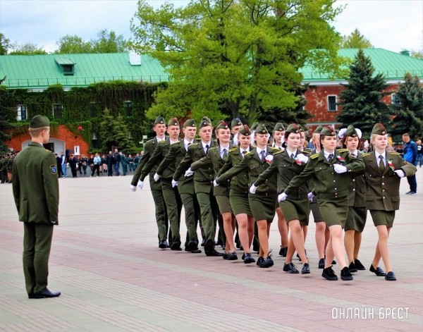 Читатель: Городской смотр строя и песни в Брестской крепости - https://onlinebrest.by/publikacii/chitatel-gorodskoy-smotr-stroya-i-pesni-v-brestskoy-kreposti.html
             
                Читатель: Городской смотр строя и песни в Брестской крепости - https://onlinebrest.by/publikacii/chitatel-gorodskoy-smotr-stroya-i-pesni-v-brestskoy-kreposti.html