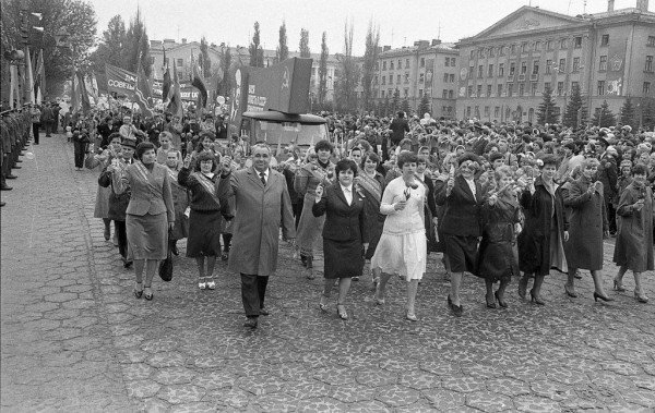 Первомайская демонстрация в Бресте, начало 80-х гг
             
                Первомайская демонстрация в Бресте, начало 80-х гг