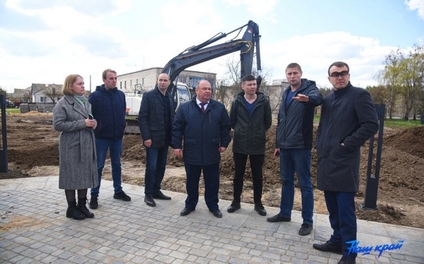 Как идет благоустройство двора в Барановичах, где упал самолет Как идет благоустройство двора в Барановичах, где упал самолет