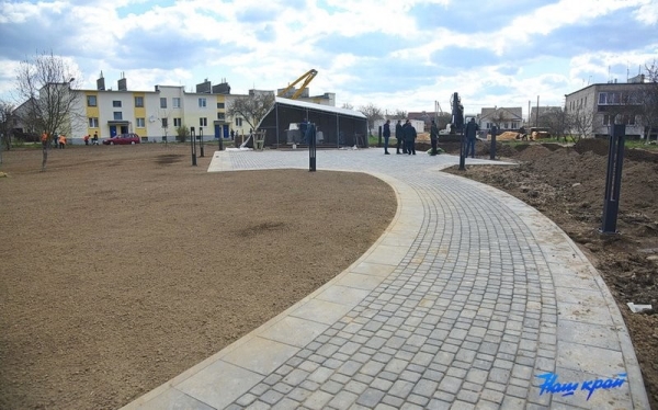 Как идет благоустройство двора в Барановичах, где упал самолет Как идет благоустройство двора в Барановичах, где упал самолет