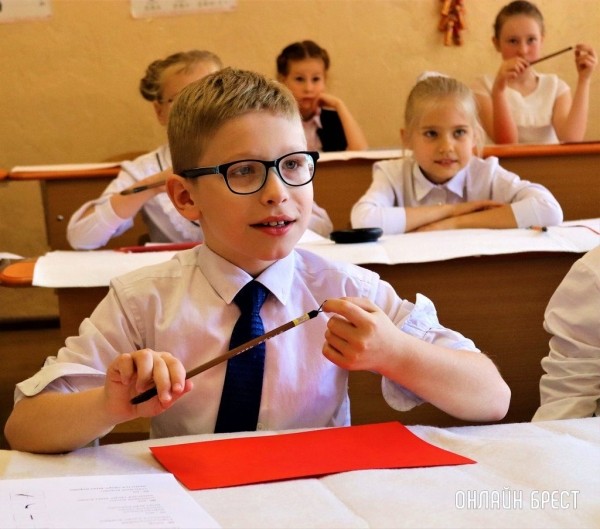 Читатель: Мастер-класс по китайскому письму в Центре изучения китайского языка и культуры средней школы № 28 г. Бреста
             
                Читатель: Мастер-класс по китайскому письму в Центре изучения китайского языка и культуры средней школы № 28 г. Бреста