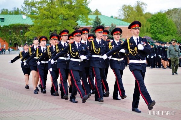 Читатель: Городской смотр строя и песни в Брестской крепости - https://onlinebrest.by/publikacii/chitatel-gorodskoy-smotr-stroya-i-pesni-v-brestskoy-kreposti.html
             
                Читатель: Городской смотр строя и песни в Брестской крепости - https://onlinebrest.by/publikacii/chitatel-gorodskoy-smotr-stroya-i-pesni-v-brestskoy-kreposti.html