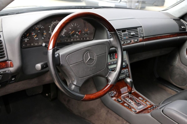 «После $30 000 вложения перестал считать». Пообщались с владельцами старых Mercedes