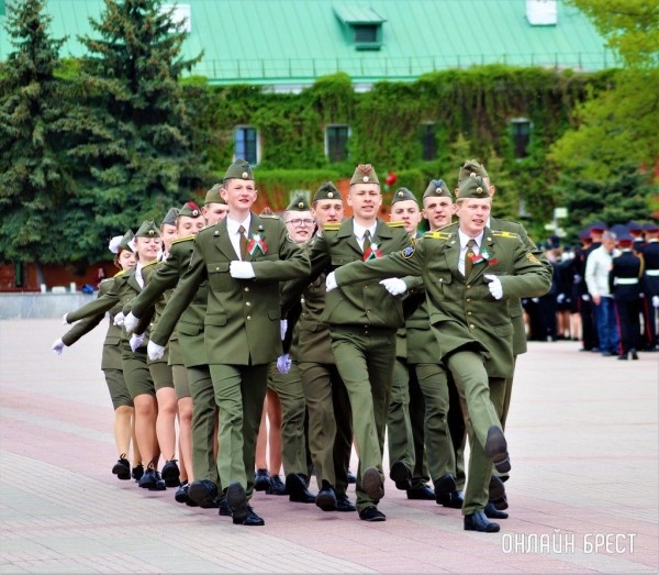 Читатель: Городской смотр строя и песни в Брестской крепости - https://onlinebrest.by/publikacii/chitatel-gorodskoy-smotr-stroya-i-pesni-v-brestskoy-kreposti.html
             
                Читатель: Городской смотр строя и песни в Брестской крепости - https://onlinebrest.by/publikacii/chitatel-gorodskoy-smotr-stroya-i-pesni-v-brestskoy-kreposti.html