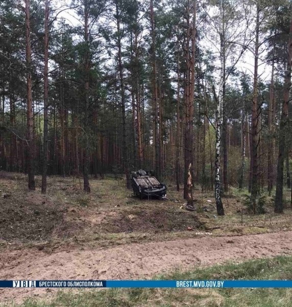 В Брестской области пьяный водитель перевернулся на Fiat В Брестской области пьяный водитель перевернулся на Fiat