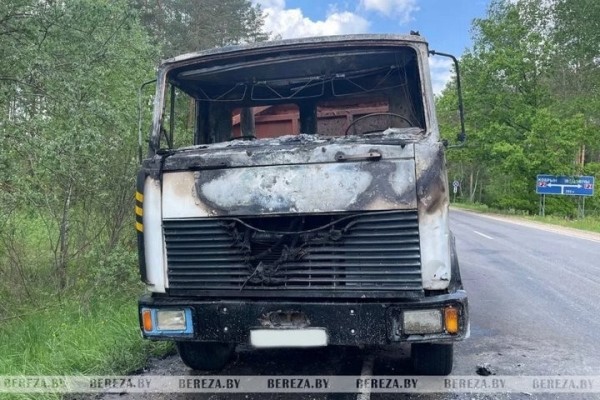 В Березовском районе во время движения загорелся маз В Березовском районе во время движения загорелся маз