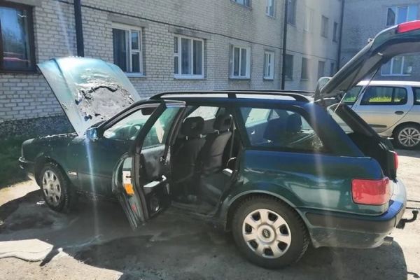 В Березе автомобиль загорелся во время движения В Березе автомобиль загорелся во время движения