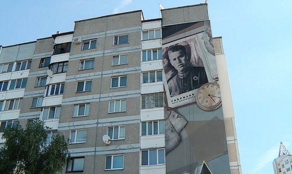 Читатель: Может кто-то не видел ещё. Такие муралы сделаны в Бресте
             
                Читатель: Может кто-то не видел ещё. Такие муралы сделаны в Бресте