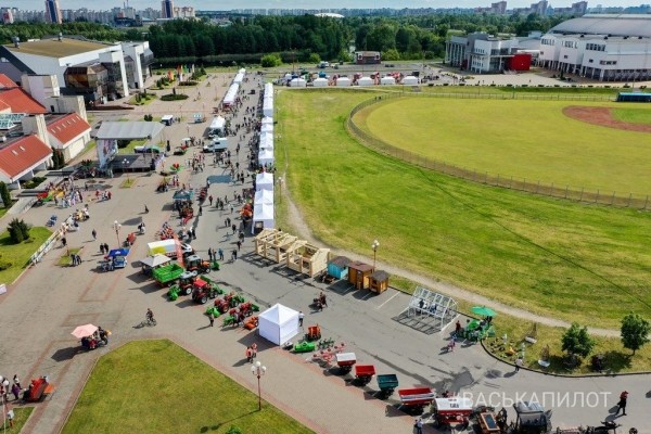 В Бресте возле Ледового проходит выставка-ярмарка «Садовый маркет»
             
                В Бресте возле Ледового проходит выставка-ярмарка «Садовый маркет»