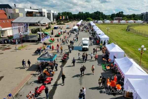 В Бресте возле Ледового проходит выставка-ярмарка «Садовый маркет»
             
                В Бресте возле Ледового проходит выставка-ярмарка «Садовый маркет»
