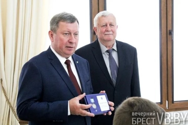 «Ковры Бреста» в будущем снова смогут стать титульным спонсором женского брестского волейбола «Ковры Бреста» в будущем снова смогут стать титульным спонсором женского брестского волейбола