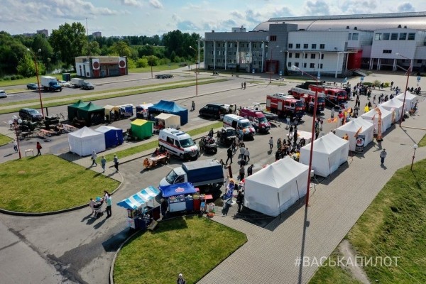 В Бресте возле Ледового проходит выставка-ярмарка «Садовый маркет»
             
                В Бресте возле Ледового проходит выставка-ярмарка «Садовый маркет»