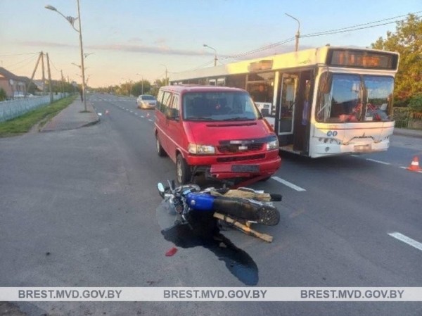 ДТП в Кобрине: водитель мопеда с травмами госпитализирован ДТП в Кобрине: водитель мопеда с травмами госпитализирован