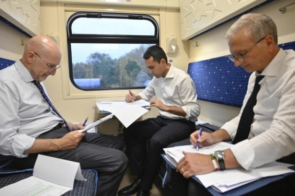 В Киеве находится с визитом глава МИД Италии, уже посетил Ирпень В Киеве находится с визитом глава МИД Италии, уже посетил Ирпень