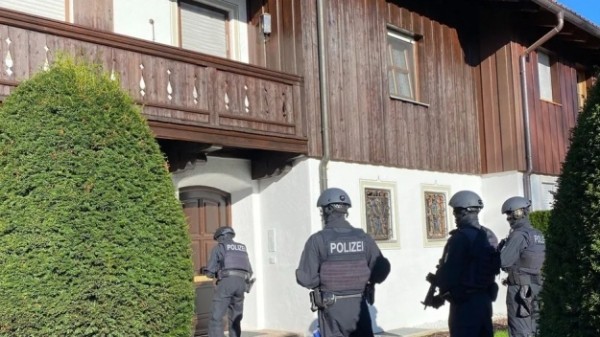 Немецкая полиция проводит обыск в имении российского олигарха Усманова в Баварии