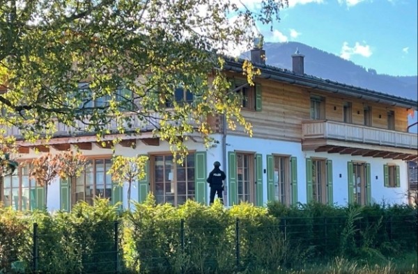 Немецкая полиция проводит обыск в имении российского олигарха Усманова в Баварии