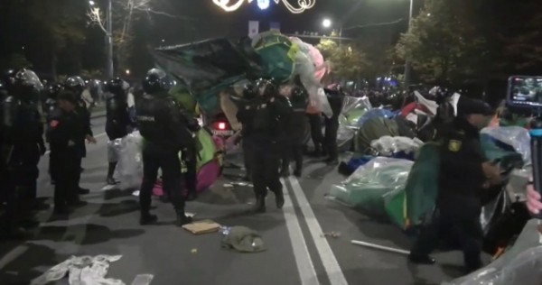 Молдова: полиция демонтировала палаточный городок пророссийской оппозиции в центре столицы Молдова: полиция демонтировала палаточный городок пророссийской оппозиции в центре столицы