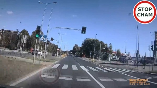 В Белостоке обсуждают лихой маневр водителя из Беларуси В Белостоке обсуждают лихой маневр водителя из Беларуси