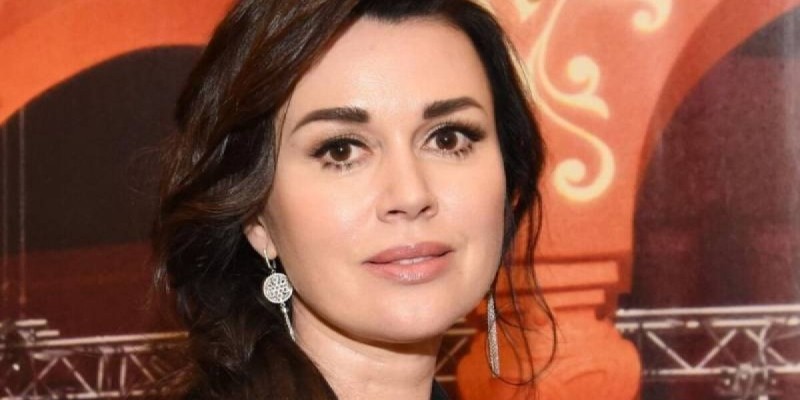 Умерла актриса Анастасия Заворотнюк
											 
												Умерла актриса Анастасия Заворотнюк