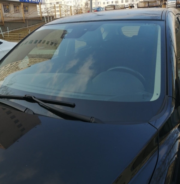 Нестраховой случай. Белорус сбросил полено на Mazda соседа, потому что «не может купить такую машину»