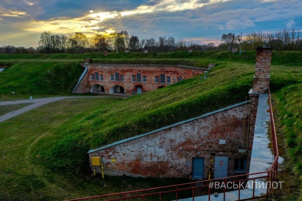 Восточный форт Брестской крепости
             
                Восточный форт Брестской крепости