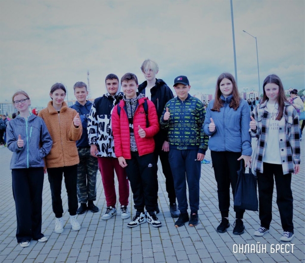 Читатель: Сегодня в Бресте на празднике «Дети нового 1000-летия»
             
                Читатель: Сегодня в Бресте на празднике «Дети нового 1000-летия»