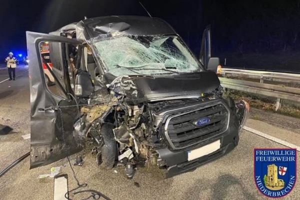 В Германии бус белоруса врезался в прицеп, пострадали 7 человек. Фото с места ДТП В Германии бус белоруса врезался в прицеп, пострадали 7 человек. Фото с места ДТП