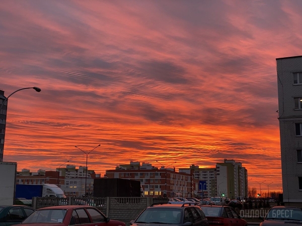Читатель: Посмотрите, какой сегодня был красивый закат в Бресте
             
                Читатель: Посмотрите, какой сегодня был красивый закат в Бресте
