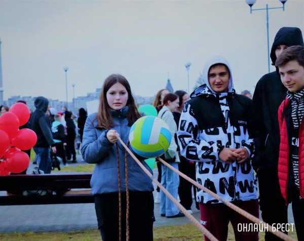 Читатель: Сегодня в Бресте на празднике «Дети нового 1000-летия»
             
                Читатель: Сегодня в Бресте на празднике «Дети нового 1000-летия»